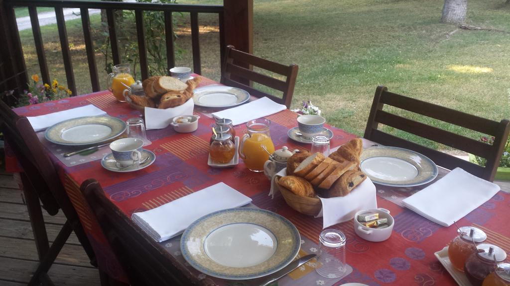 Les Eaux Tranquilles Acomodação com café da manhã Belvianes-et-Cavirac Exterior foto